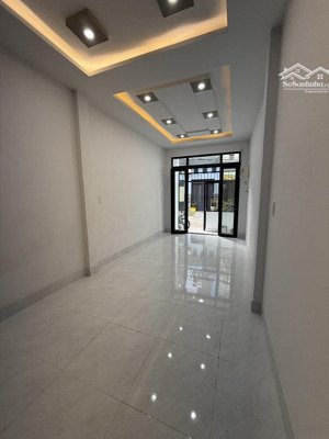 bán nhà cặp vách tân phú - xe hơi đậu trước nhà - 33m2 - nhà mới 2 tầng chỉ 4.65 tỷ