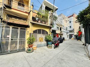 nhà đẹp giá hữu nghị bán trong tết.
hẻm ô tô tránh, 46m2, 2 tầng+ sân thượng chỉ 4,6tỷ.tân sơn nhì