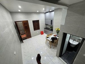 cho thuê nhà trần khát chân, 30mx4 tầng, giá 11 triệu, 3 ngủ, full nội thất, nhà mới.