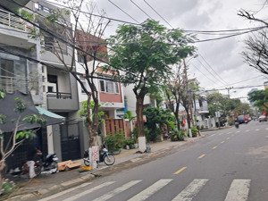 hiếm! ngay chợ an hải bắc, 100m2, mặt tiền kẹp 2 cống thoáng, tặng nhà chỉ 9.99 tỷ đỗ xuân hợp.