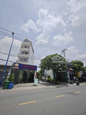 mt trương thị hoa. 2tầng 5*30 . ngay chợ hạt điều. đang cho thuê 22tr/tháng. kd buôn bán tốt.