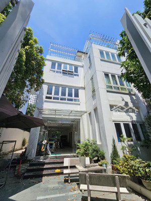 cho thuê biệt thự phú mỹ, quận 7, 5 phòng ngủ, 50 tr, lh 