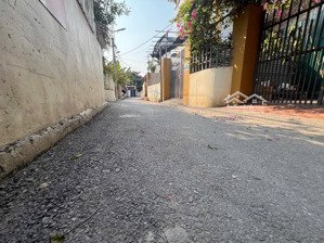 hàng sẵn nhà 2 tầng chia đôi được, đường affan oto đỗ cửa xây kiên cố năm 2020, 20m ra trục chính