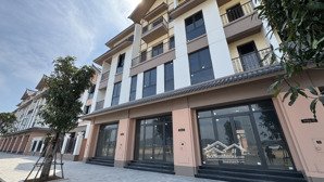 siêu phẩm nhà phố sát hồ bơi, công viên và biển dự án vinhomes pearl bay nha trang chỉ 10,6 t.ỷ