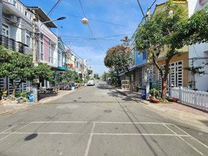 chính chủ cần bán đất ở p.đông hoà. gần s.thi go 200m. dân cư đông đúc, gần trường học. dt 84.3m.