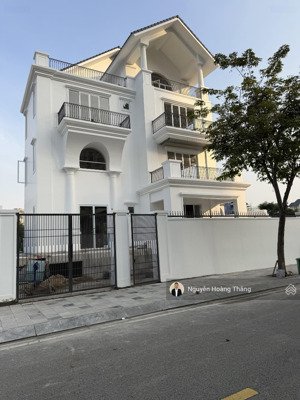 cho thuê biệt thự 130tr/th 6pn, full nt luxury mới 100%, q.2 - 1000m2 sàn, vào ở ngay lh 