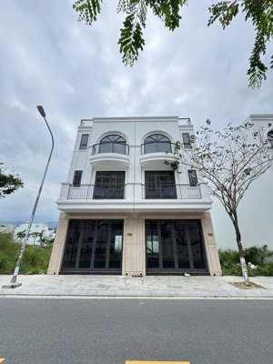 nhà phố hoàn thiện vcn phước long ii - kiến trúc cổ điển, sổ đỏ sẵn, giao nhà ngay