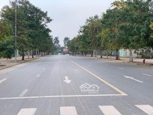 sẵn nhà 3 tầng - tân phong - ô tô chạy vòng quanh -lh 