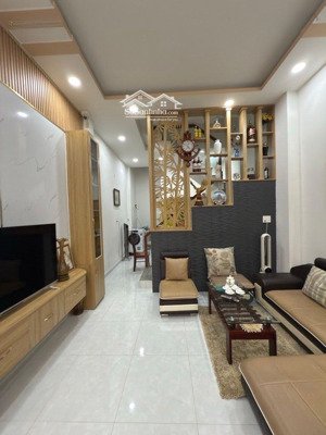 bán gấp nhà 2 tầng btct gần aone tân phú.ngang 4 dài 11.nhà còn mới chỉ 4ty750.lh e để biết thêm ạ.