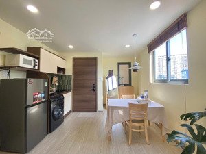 căn hộ mini siêu tiện nghi siêu thoáng , đủ nội thất. thang máy hầm xe , ngay trung tâm bình thạnh