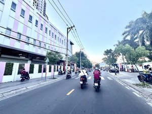 bán nhà mới , cọc là vô ở ngay, 3 tầng kênh tân hoá, ngay đh văn hiến, giá 2,34 tỷ còn thương lượng