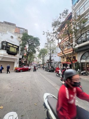 bán nhà mặt phố hoè nhai - dt 40m2 - 6 tầng - mt 4.8m - vỉa hè kinh doanh - 30.x tỷ