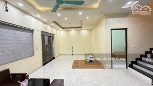 bán sẵn nhà biệt thự 3 tầng dương xá gia lâm , ô tô đỗ cửa , gần hồ điều hoà , gần chợ