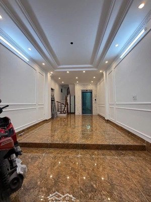 bán nhà trung tâm đống đa - gần văn miếu 40m2 - 6 tầng thang máy - lô góc 3 thoáng - giá 14. x tỷ