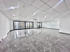 chủ nhà cho thuê văn phòng nguyễn xiển 70m2 giá 10 triệu vị trí đẹp, dễ kinh doanh