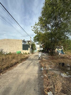 bán lô tái định cư đất lành đường 5m view công viên cực đẹp
---------- dt: 72m2, ngang 4m