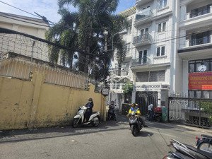 cần tiền bán gấp nhà ngay trung tâm quận 1 - nguyễn trãi