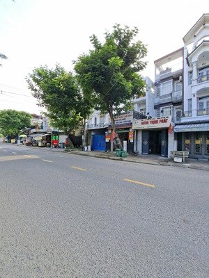 bán nhà 4x22 mặt tiền trần thị cờ, cách chợ 300m, vị trí đẹp.