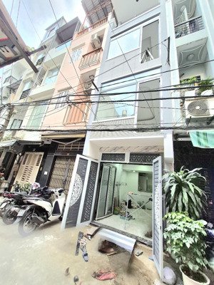 mặt tiền đường số q4- 5 tầng đúc- 3 x 7m- 3pn- ko lộ giới- chỉ 6 tỷ nhỉnh