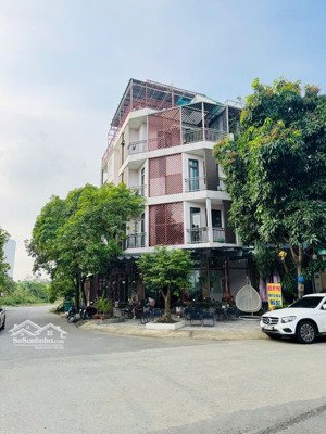 nhà 3 tầng khu tđc phú mỹ 5x18m giá 10.99 tỷ view rạch rất thoáng