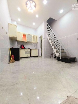 chỉ 2.95 tỷ nhà mới 3 tầng trần hưng đạo, q5, giá hiếm khu trung tâm