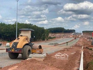 2300m2 28m dài 81 mặt tiền xuyên tâm. tôi chính chủ bán 750tr/sào