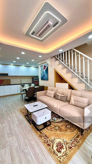 cách 1 căn ra mặt tiền trần quốc thảo - nhà đẹp 3 tầng - 4 x 7 vuông vức. chỉ 6,15 tỷ