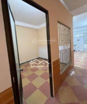 bán nhà gác đúc mặt tiền đường hoa lư. diện tích đất 72m (4*18m), đường rộng 5m lề 3m