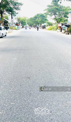 mặt đường phong châu, p.nam nha trang
khu tái định cư đất lành
đường hiện trạng rộng 22m