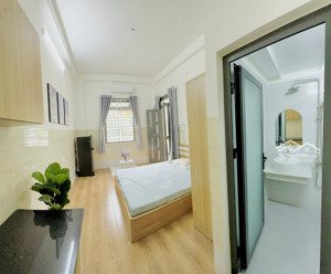 pass phòng ban công có thang máy tân sơn, tân bình