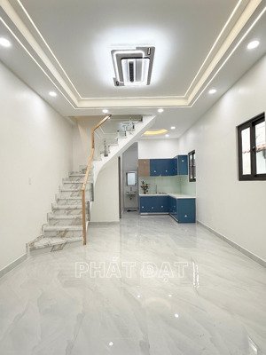q4 dt: 39m ngang 4m, nở hậu 6m, dài 8.5m kdc hiện hữu ko qh gần mt đoàn văn bơ,