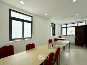 văn phòng 20m2 sẵn nội thất, giá rẻ 4,5tr ở vạn phúc, có cửa sổ, thang máy, máy lạnh, hầm xe, wifi