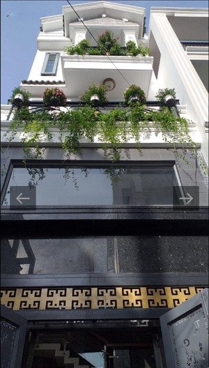 phạm văn bạch 15 tân bình - hẻm to rộng gần đường đi bộ ra metro 2 và sân bay.