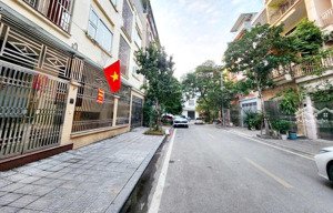 mời thuê nhà liền kề kđt văn phú - hà đông: 80m, 4 tầng, mật tiền rộng 4.5m, chỉ 17 triệu/tháng.