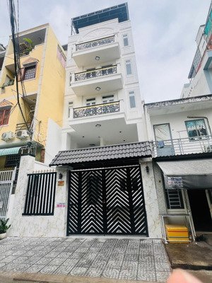 siêu tốt! bán nhà đường 6m hai bà trưng quận 1 gần cv lê văn tám - 4x17m 5 tầng nội thất giá 20 tỷ