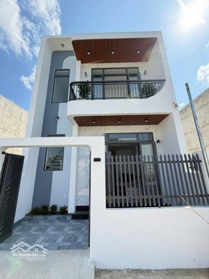 nhà 1 trệt 1 lầu diên an cách ql1a 300m - full nội thất sang trọng - đường bê tông - sđt 