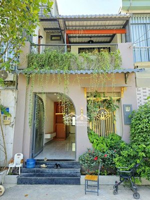 nhà mới ăn tết mới - nhà mặt tiền đường 9m trường lưu - long trường - quận 9