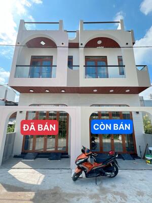 Nhà trệt lầu xây mới đậu ô tô trong nhà - Gần Trường Đại Học Y Dược Cần Thơ