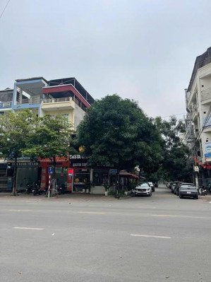 bán nhà góc 2 mặt tiền, nằm trên trục chính bình than đại phúc, ngay gần ngã tư đèn xanh đèn đỏ