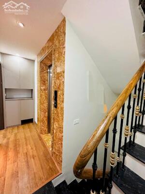Nhà đẹp Đội Cấn đón Tết 34m 5 tầng thang máy hiện đại sổ vuông bánh chưng gần phố giá 9.9 tỷ.