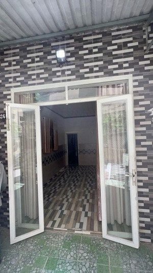 bán nhà cấp 4 gần chợ thủ đức sát ubnd trường thọ diện tích: 51m có sân đậu xe