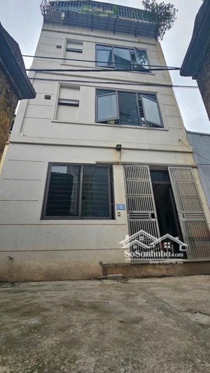 8 tỷ - bát khối - bán đất tặng nhà 4 tầng.
dt 35m - 4 tầng - mt siêu rộng 6m. ngõ thông ô tô. k