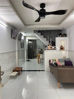 chỉ 2 tỷ hơn ,nhà 2 tầng hẻm 6m lê văn lương, 44m2 -shr - ở & kinh doanh online cực đỉnh