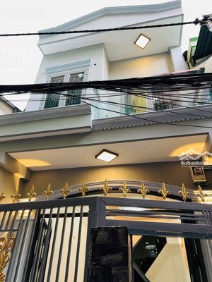 bán nhanh nhà 38.7m2, ngang 4m nở hậu 5.5m, chỉ 4 đồng nhỉnh, đ.đoàn văn bơ,gần tôn đản, hoàng diệu