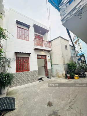 3,7 tỷ đẹp như mới 2 tầng.dt 33,1m ngang 6,6*5,01 trần xuân soạn,q7.hẻm trc nhà 6m.sân để 10 xe máy