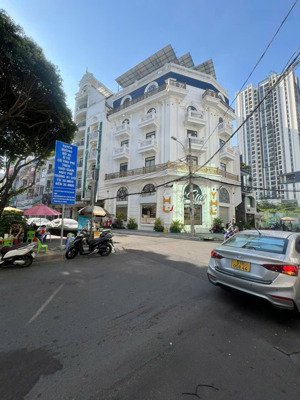 siêu vị trí khu vip kd. mt cmt8 11.4 x 15m. 7 tầng hiện đại. cn 152m2. hđt: 320tr. giá 73.6 tỷ