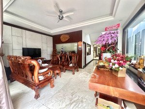 mặt tiền thụt - trần quốc tuấn - biệt thự 4 tầng - giáp phạm văn đồng - 160m2 - gần sân bay