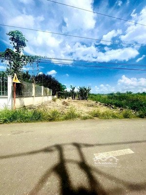 bán gấp hơn 500m2 đất mặt tiền tây hòa 07, trảng bom. cách kcn bàu xéo 800m. giá ngộp 1tỷ950tr