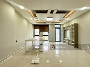 văn phòng 40m2 có ban công, sẵn nội thất ở vạn phúc, t.máy máy lạnh, hầm xe, wc riêng. giá 7,5 tr