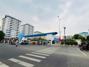 giá bớt lộc 3.5 tỷ đất giáp làng đại học quốc gia tp hcm; shr phường đông hòa; dt 65.9m2 xd tự do